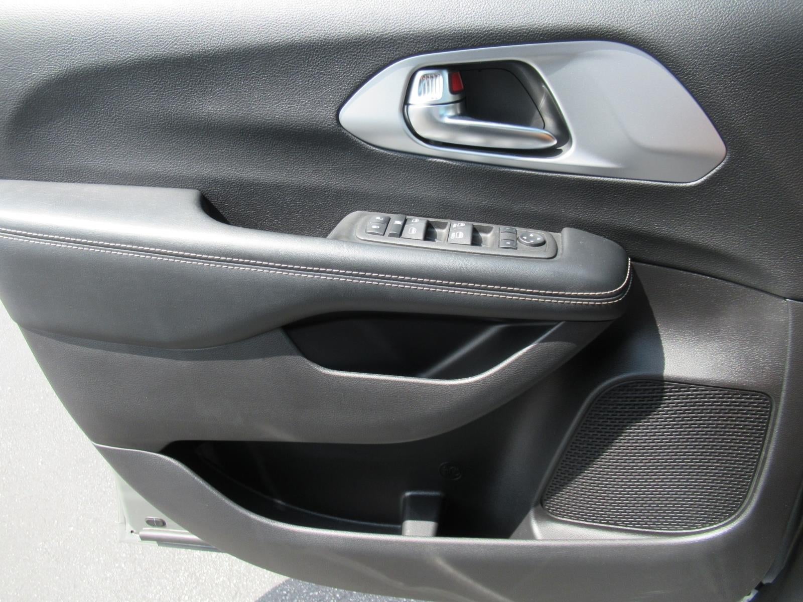 2022 Chrysler Pacifica Touring