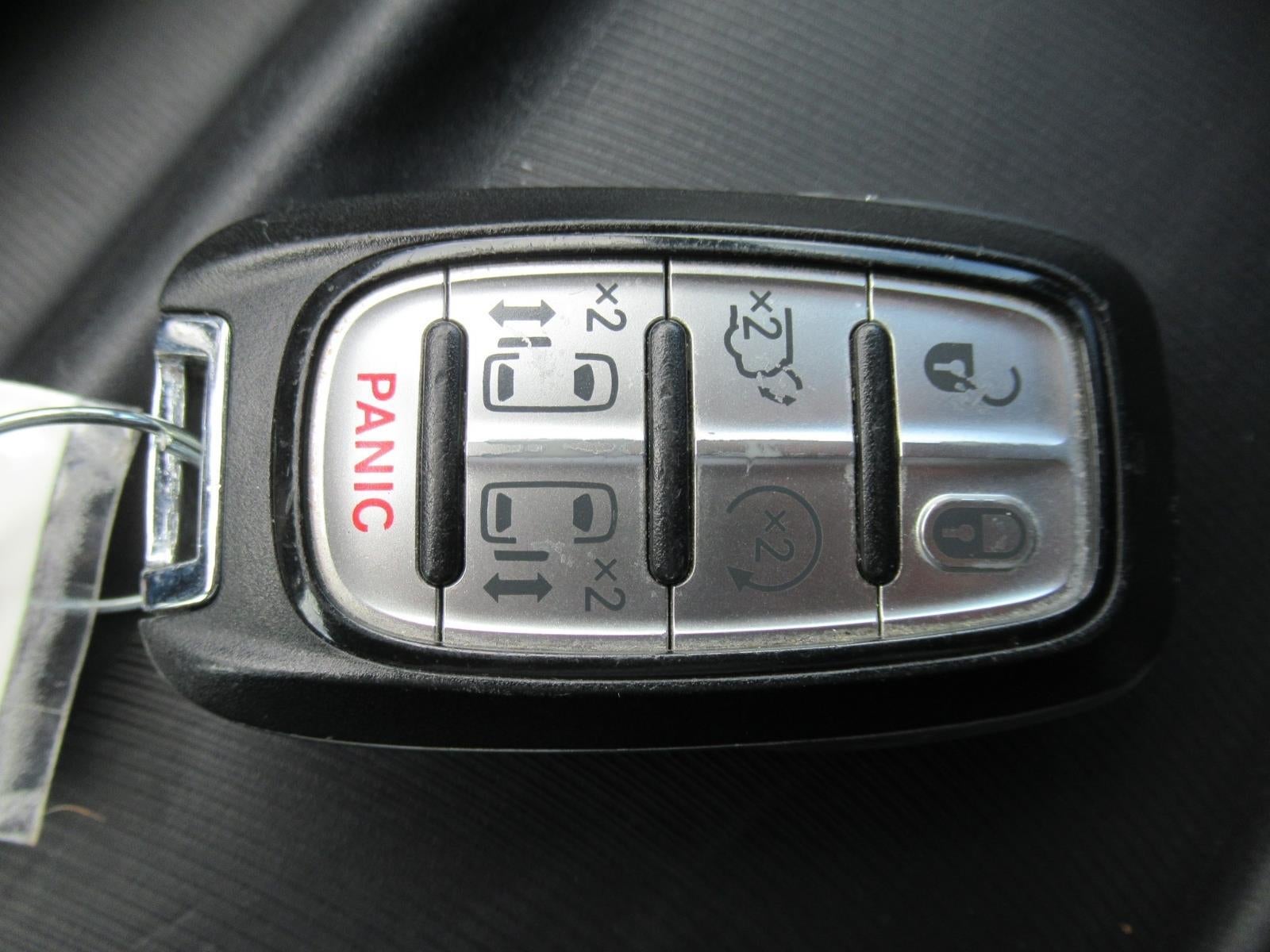 2022 Chrysler Pacifica Touring