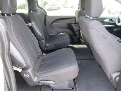 2022 Chrysler Pacifica Touring